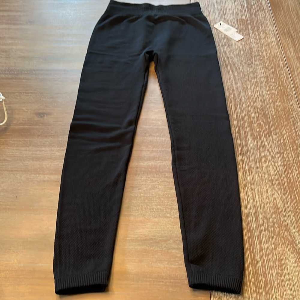 Mia and Tess from Paper Store fleece lined leggings size L/XL Black textured